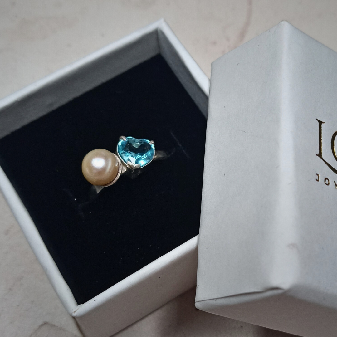 Anillo "La Piedra y el Sueño" Perla Topacio azul sobre plata 925