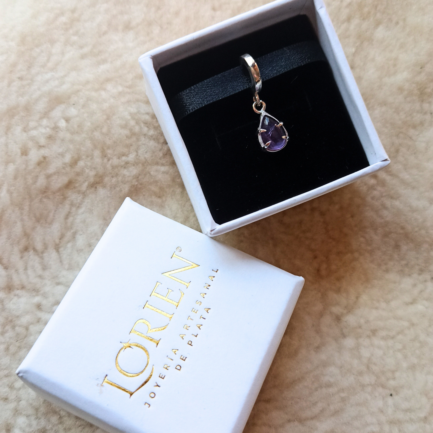 Charm "Tears of the Moon" de amatista y plata 925
