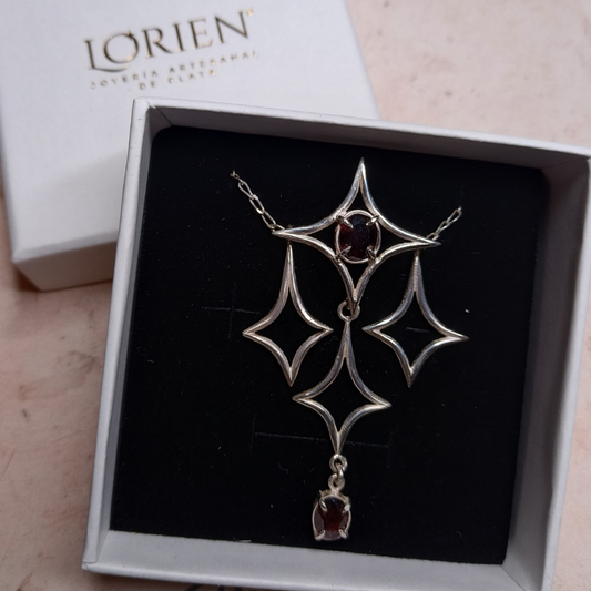 Collar "Venus en el Poniente" Granates sobre plata 925