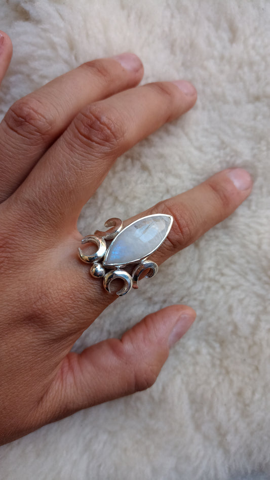 Anillo "Moonlight Deluxe" Con piedra de luna y plata 925