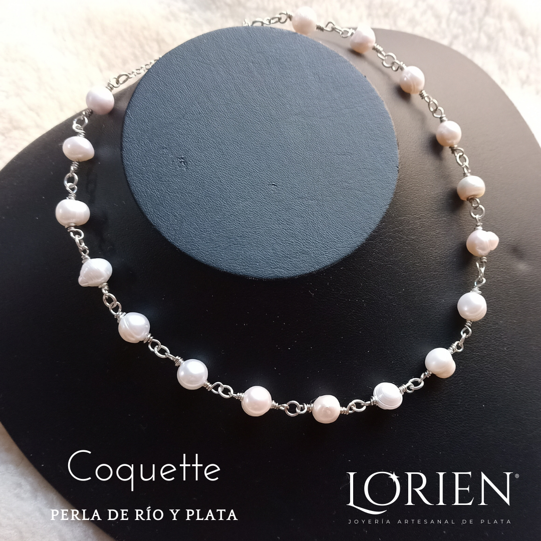 Choker "Coquette" de Perla de Río montada en Plata 925