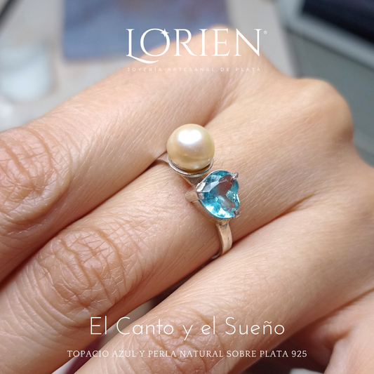 Anillo "La Piedra y el Sueño" Perla  Topacio azul sobre plata 925