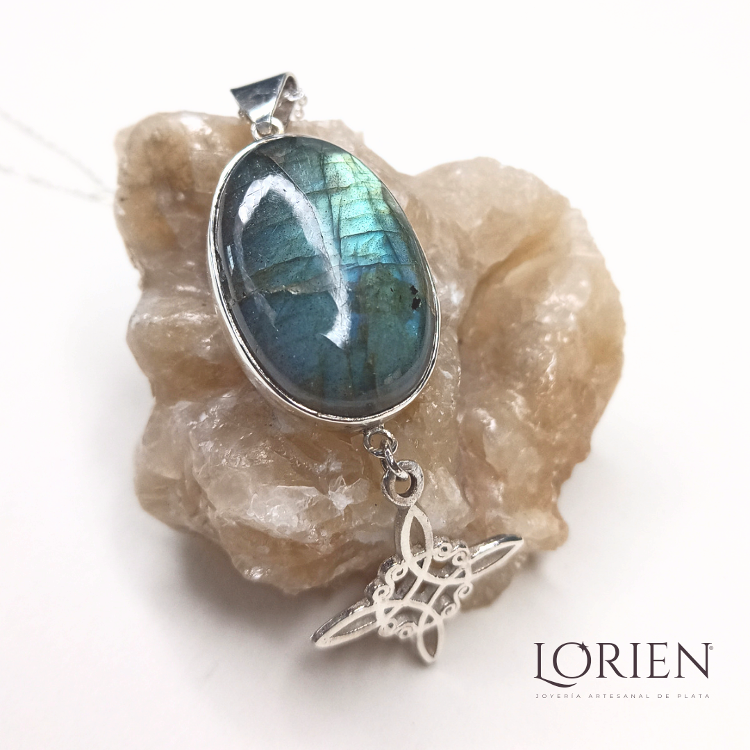 "Canto Azul" necklace with witch's knot, in 925 silver
