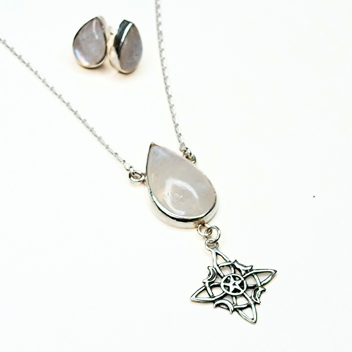 "Moonlight" set with witch's knot, in 925 silver