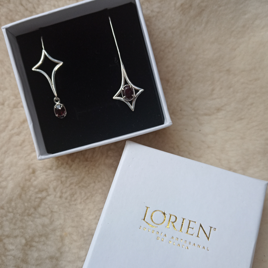 Aretes "Lucero" de plata 925 con granate